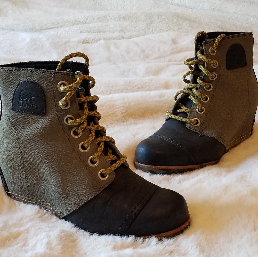 Sorel lace up wedge